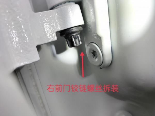車停在自家院子裡被撞，這臺寶馬5系應該怎麼賠才好？