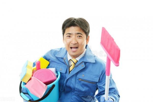 60歲女僱主讓男保姆捶背，女僱主：這是責任，男保姆：捶一下10元