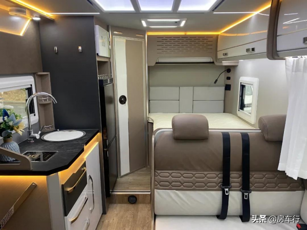 軍工工藝，品質保障，L型卡座+後縱床佈局，美沃大通V90-T型房車