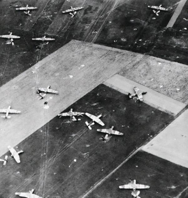 D日出擊——飛向諾曼底的滑翔機部隊 D日出擊——飛向諾曼底的滑翔機部隊