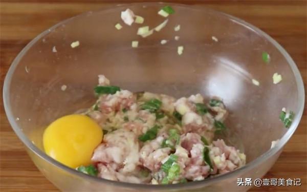 秋天蘿蔔最過癮的吃法,加1塊五花肉,不燉不炒,上桌連汁都不剩 秋天蘿蔔最過癮的吃法,加1塊五花肉,不燉不炒,上桌連汁都不剩