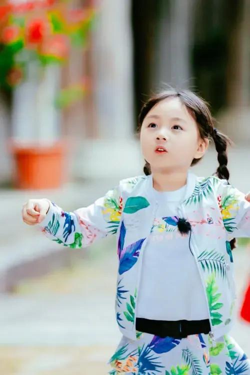 《爸爸去哪兒5》重聚，吳尊曬照懷念爸爸去哪兒，這些女娃變化大