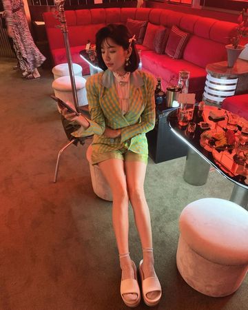 郭雪芙《華燈》露「零贅肉長腿」!網焦點放別處:演員群應該都在躲 郭雪芙《華燈》露「零贅肉長腿」!網焦點放別處:演員群應該都在躲