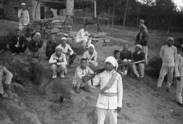 雙槍李向陽原型郭興病逝，遺物中發現三把槍，背後意義令人敬佩