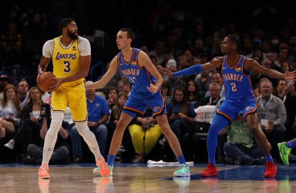 20+14+13+10！威少創三紀錄難興奮，10次失誤成雷霆逆轉26分關鍵