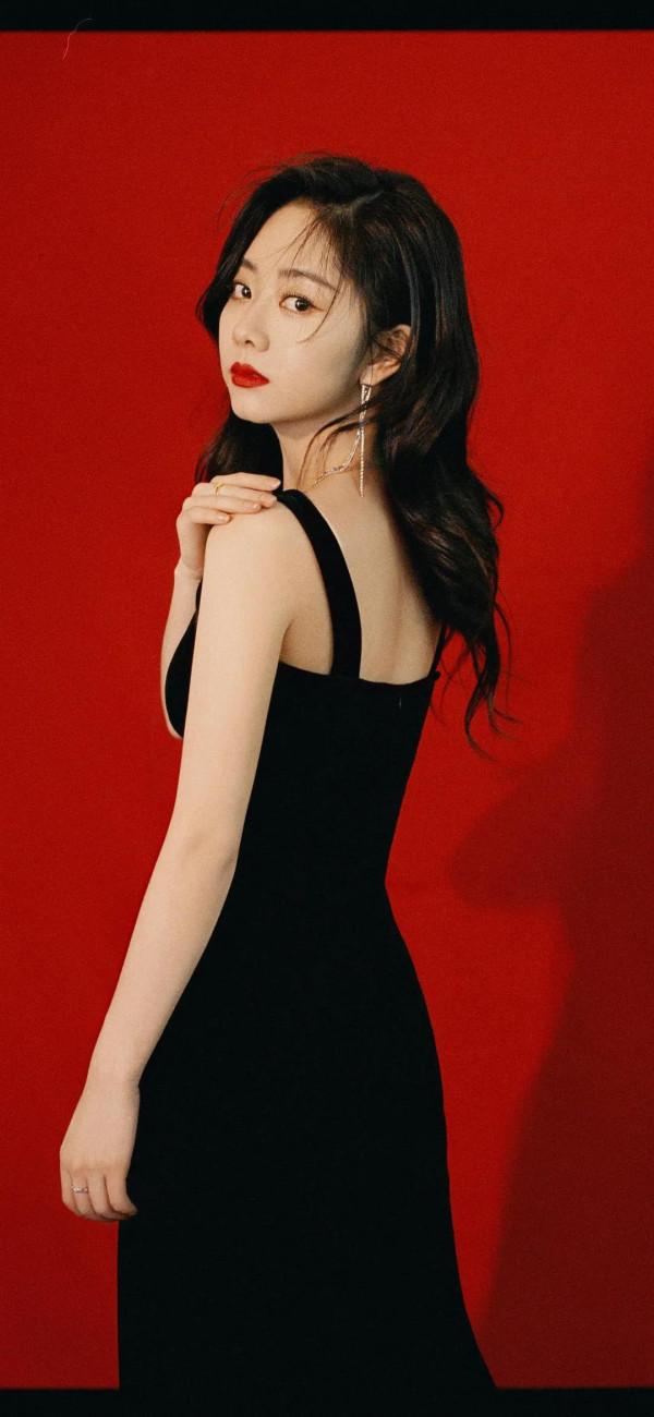 有喜歡譚松韻的嗎？30多歲的人，還是一幅娃娃臉，這才叫永遠18歲