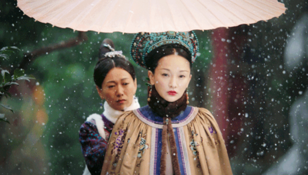 15位女星雪景美圖：楊冪嬌俏、劉詩詩經典，寫真照竟是沈月贏了？