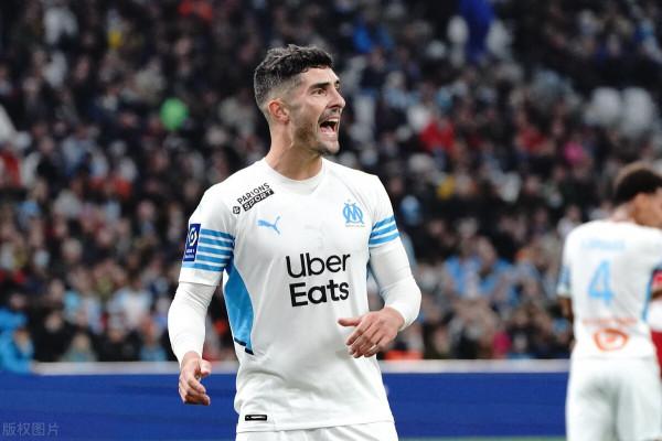 2-1，法甲9冠王遭逆轉，大黑馬浮現，6連勝從倒數第2狂飆至第6