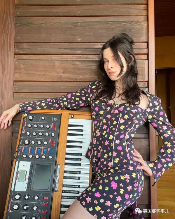 一波贏了基因彩票的星二代，完美的遺傳了父母的美貌