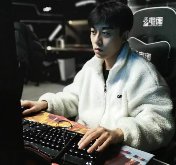 職業選手名人堂丨從路人王到星賽季冠軍！瘋狂一秒ID有何深意？