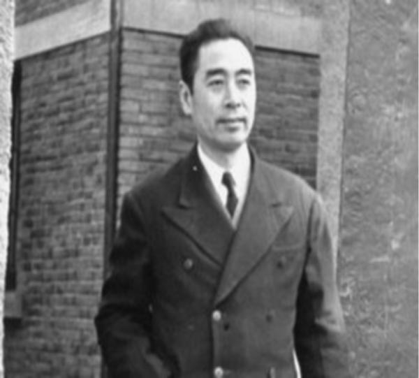 15歲男孩到延安後，朱德等人都來看望，周恩來：你可知父親是誰？