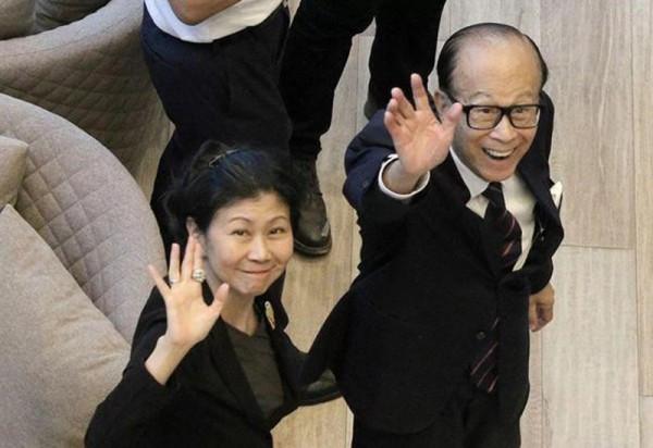 周凱旋：李嘉誠獨寵29年，幫助李嘉誠狂賺千億，她到底有多牛？