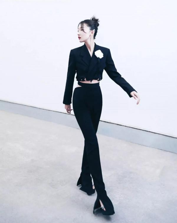 在百花叢中，選出了7位候選人，盤點她們整一年的紅毯造型