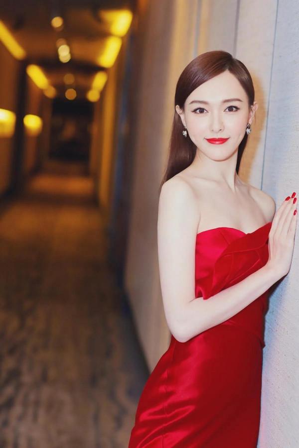 楚楚動人的唐嫣，著名演員