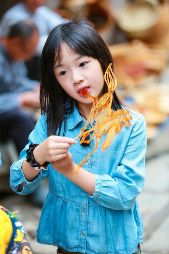 《爸爸去哪兒》8年了，10位女娃變化大，有人進入變美尷尬期