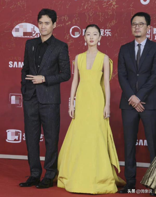 北影節紅毯：佟麗婭好仙，baby完美駕馭大紅裙，鞏俐比耶有點萌