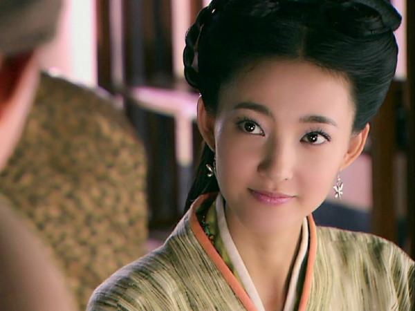 真正的美人，即使演丫鬟也能搶女主風頭，陳紅的紫鵑比林黛玉還美