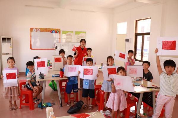 繪鮮亮旗幟,致敬百年黨史 繪鮮亮旗幟,致敬百年黨史