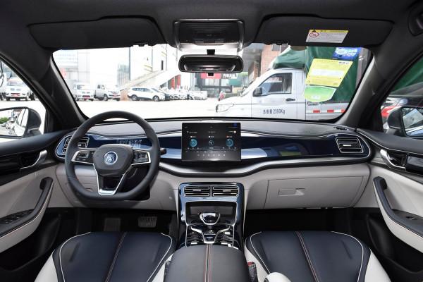 被稱“小比亞迪漢”,10.58萬起,一箱油能跑1000公里,秦PLUS 被稱“小比亞迪漢”,10.58萬起,一箱油能跑1000公里,秦PLUS