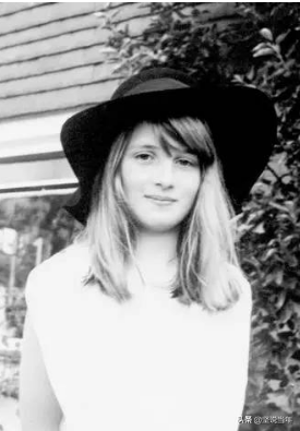 戴安娜：我有努力挽救我們的婚姻，查爾斯：你不要自欺欺人