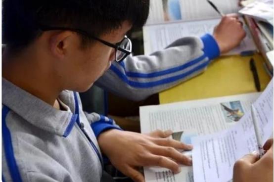 高考狀元總分725分,作文滿分,看了她的作文字跡,高分實至名歸 高考狀元總分725分,作文滿分,看了她的作文字跡,高分實至名歸