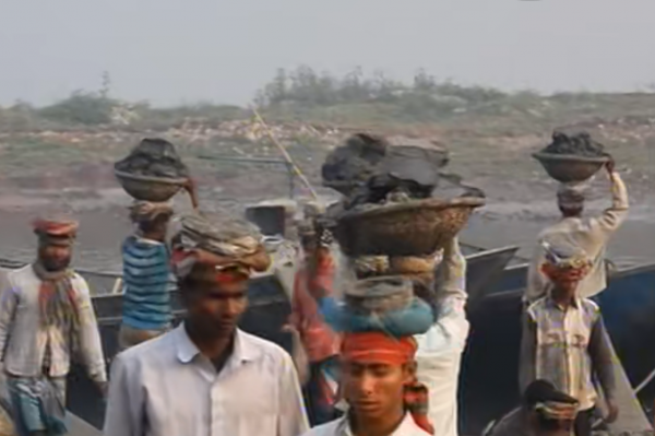 童工成災的孟加拉,孩子會走路就要幹活,沒有夢想只為生存 童工成災的孟加拉,孩子會走路就要幹活,沒有夢想只為生存