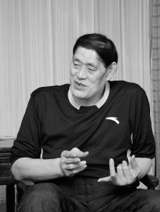 緬懷中國籃球英雄穆鐵柱！曾單場80分並兩勝美國隊，59歲英年早逝