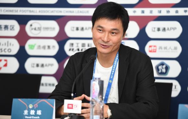 李毅膽子真大！昔日留洋王牌本輪中甲半場就被換，讓球迷唏噓不已