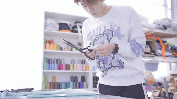 時尚就是不穿秋褲?王一博何洛洛搖了搖頭 時尚就是不穿秋褲?王一博何洛洛搖了搖頭