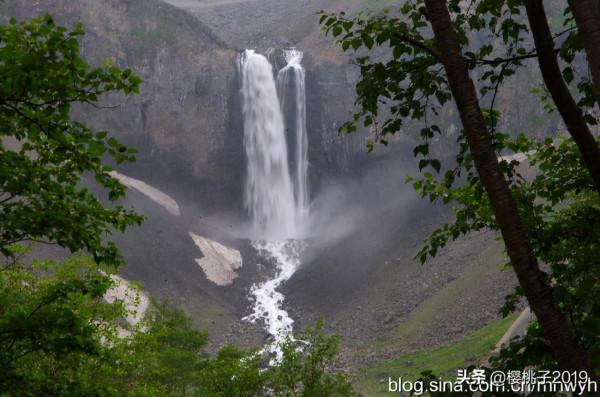 為什麼長白山瀑布遊客不能近身觀賞(圖) 為什麼長白山瀑布遊客不能近身觀賞(圖)