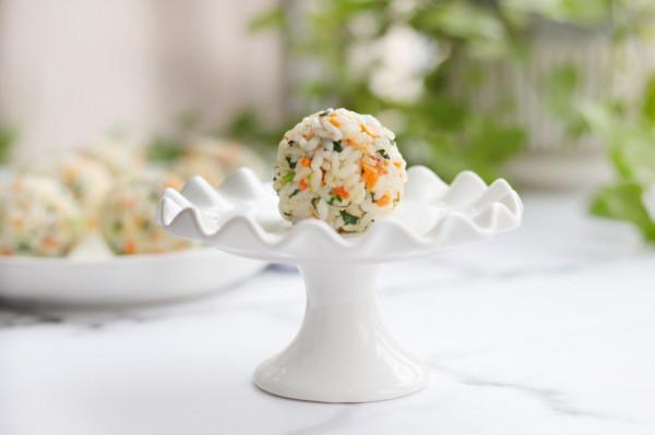 孩子不愛吃飯，試試這道青菜蝦仁飯糰，顏值高味道好，做法簡單