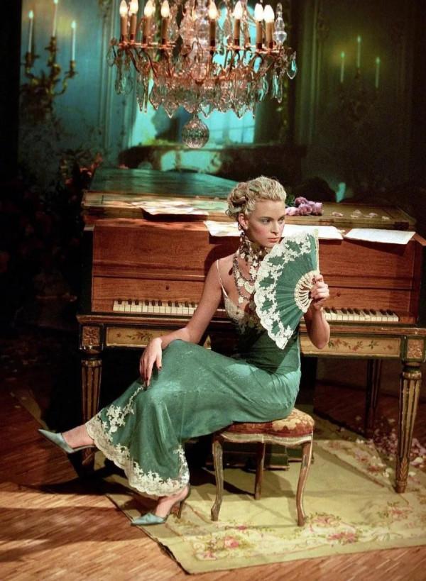 98年的迪奧，每件服裝都好貴氣，30年後看都感覺太時髦了