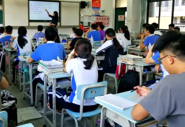 深圳“頂級中學”工資單走紅，難怪博士競爭應聘，網友表示酸了