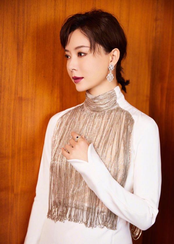 女人過了40歲儘量別留長髮!推薦這3款髮型,減齡又顯氣質 女人過了40歲儘量別留長髮!推薦這3款髮型,減齡又顯氣質