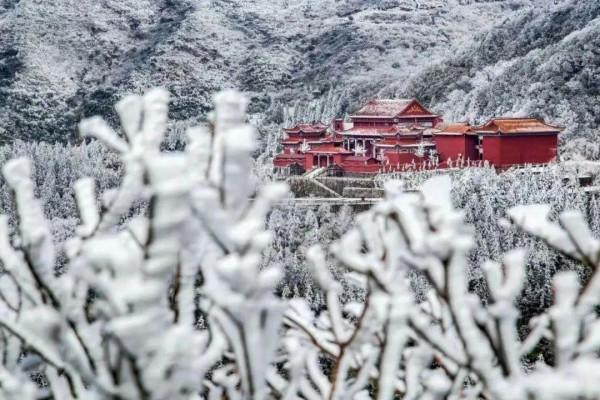 賞美圖，&OpenCurlyDoubleQuote;雲&rdquo;遊雙牌陽明山