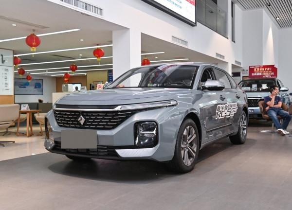 8萬級家轎RC-5，渦輪動力、高階底盤，好看又實用