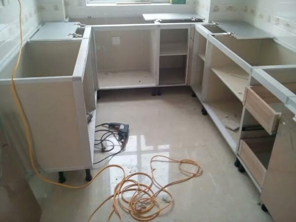 不顧父母反對,堅持用瓷磚做櫥櫃,如今打理簡便,使用順手 不顧父母反對,堅持用瓷磚做櫥櫃,如今打理簡便,使用順手