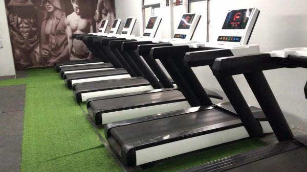 疫情下的健身行業，越來越慘了，有條件的買點器械自己在家練