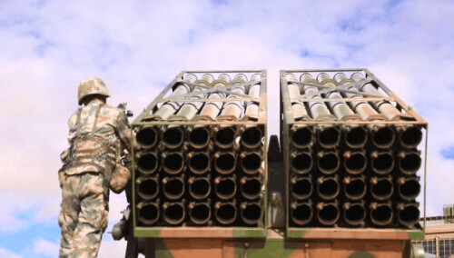 解放軍的火力不足恐懼症已治好!網友:煙花表演,不要害怕…… 解放軍的火力不足恐懼症已治好!網友:煙花表演,不要害怕……