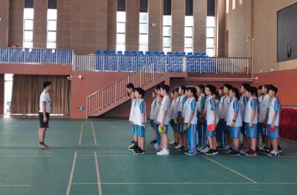 體育是數學老師教的?雙減過後體育老師火了,數學老師反過來代課 體育是數學老師教的?雙減過後體育老師火了,數學老師反過來代課