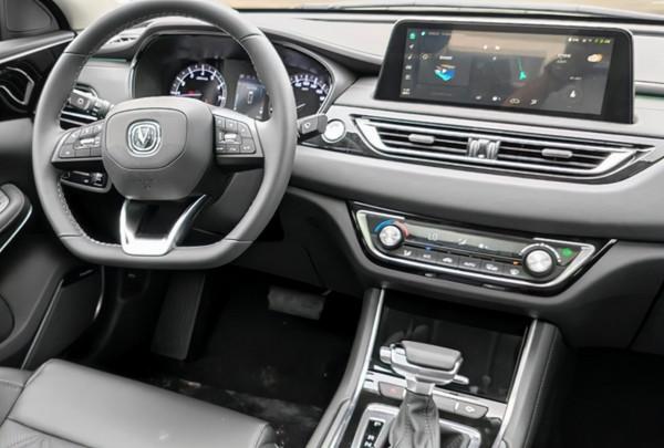 內外皆最佳化，新款長安銳程CC實車曝光 搭載1.5T發動機