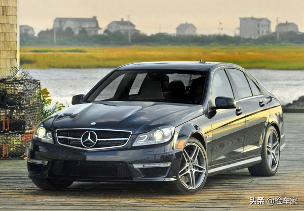 賓士大排量的絕唱！花22萬買輛11年的6.2L賓士C63香不香？