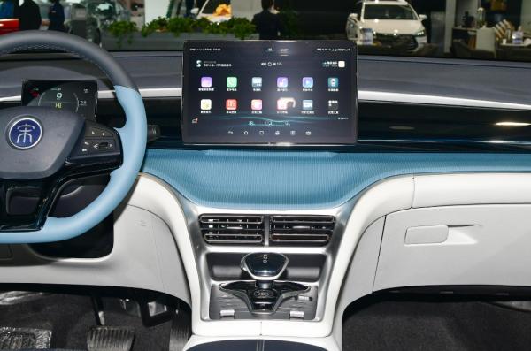 比亞迪宋Pro：支援NFC手機鑰匙，頂配搭載12.8英寸可旋轉大屏！