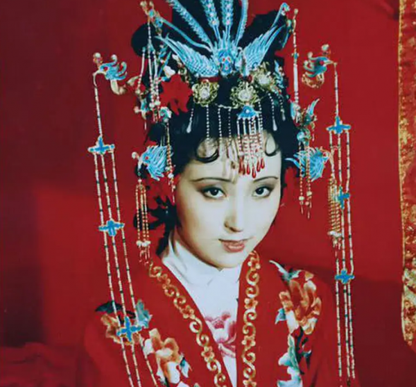 鞠婧禕新劇造型被指抄襲《紅樓夢》，額飾完全照搬，精髓卻沒學到