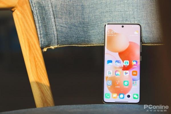 想要輕薄和大電池？這三款手機值得考慮