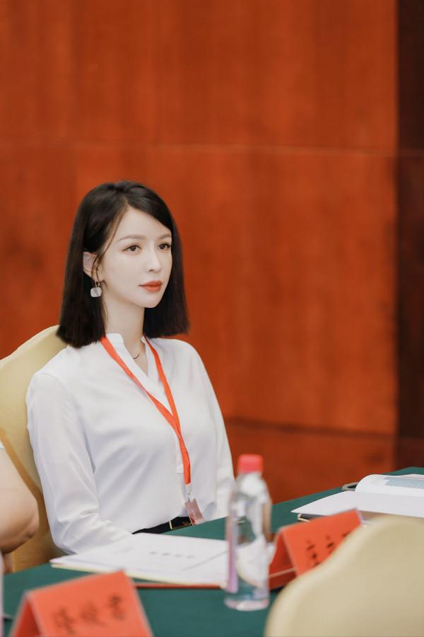 布依族女演員班嘉佳當選貴州省電影家協會副主席