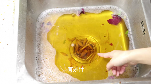 洗碗池下水道堵了怎麼辦？只需一個塑膠瓶，快速疏通，不花一分錢