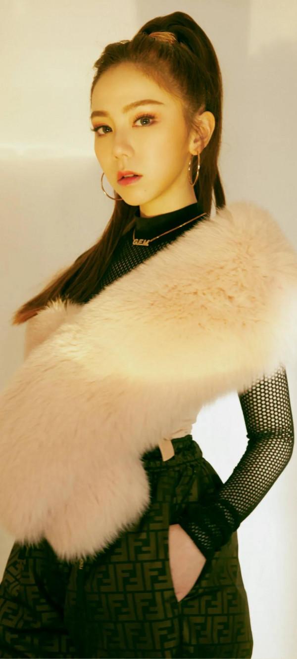 鄧紫棋桌布｜窈窕神女顏