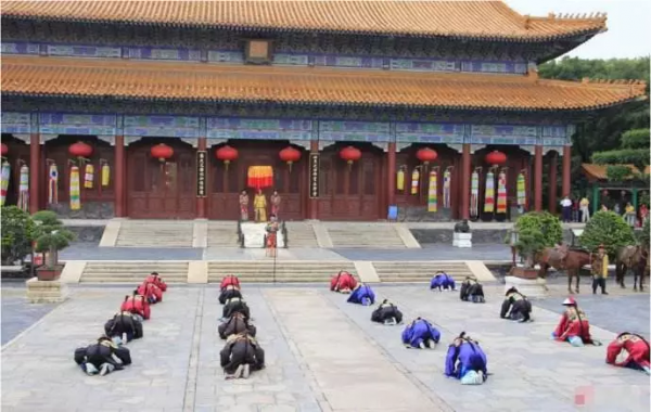 中國成員該不該給韓國人下跪拜年？順便再科普下跪拜禮