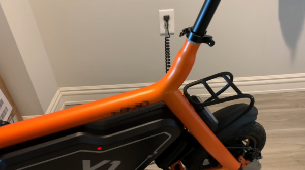 美國小夥買中國迷你電車,本來不相信質量,試駕後想轉行做代駕 美國小夥買中國迷你電車,本來不相信質量,試駕後想轉行做代駕